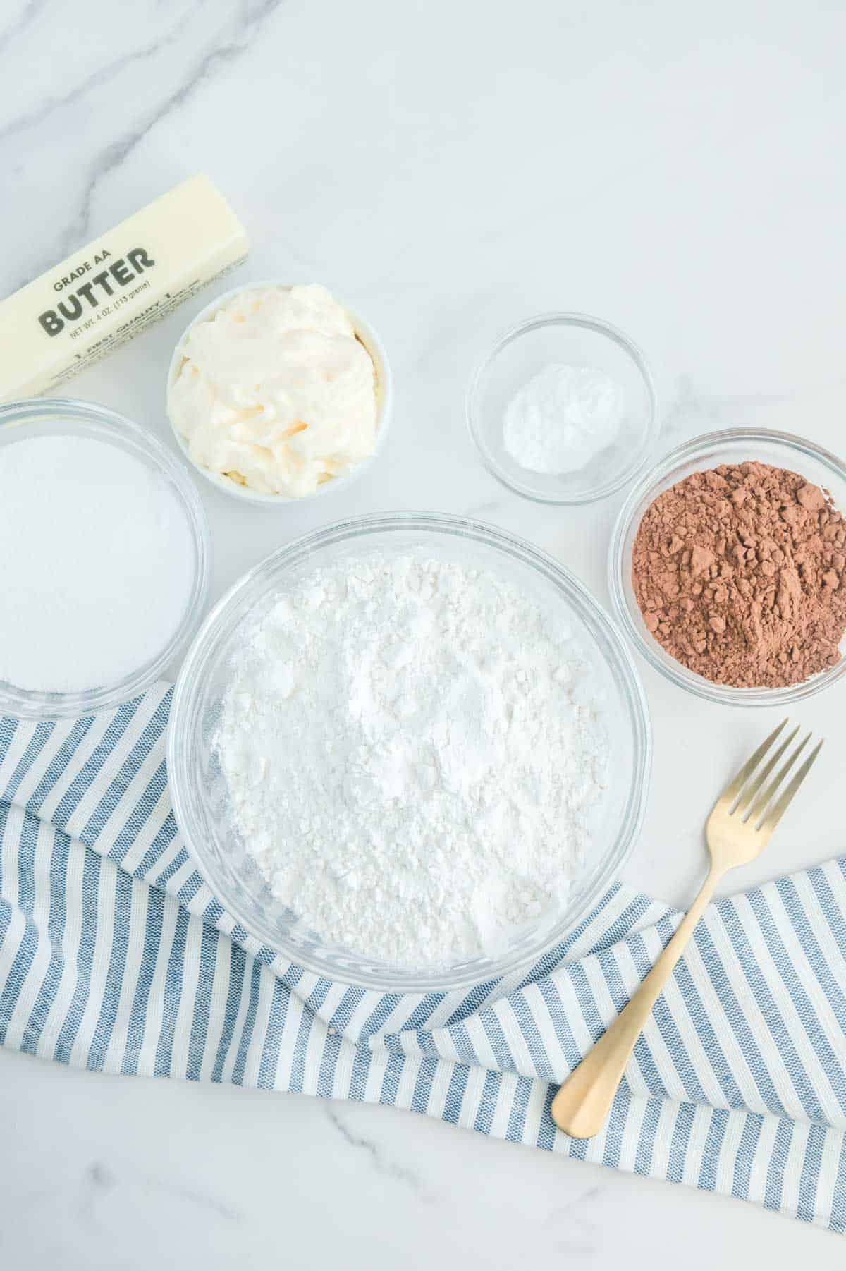 Chocolate mayonnaise cake frosting ingredients.